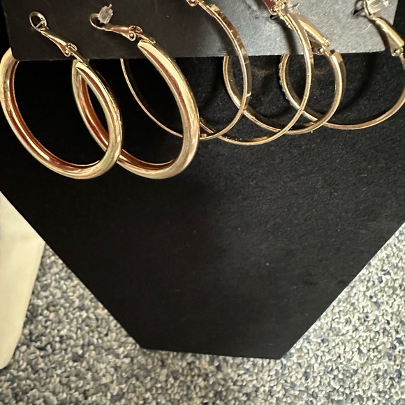 Steve Madden GP Earrings - Picture 2 of 2